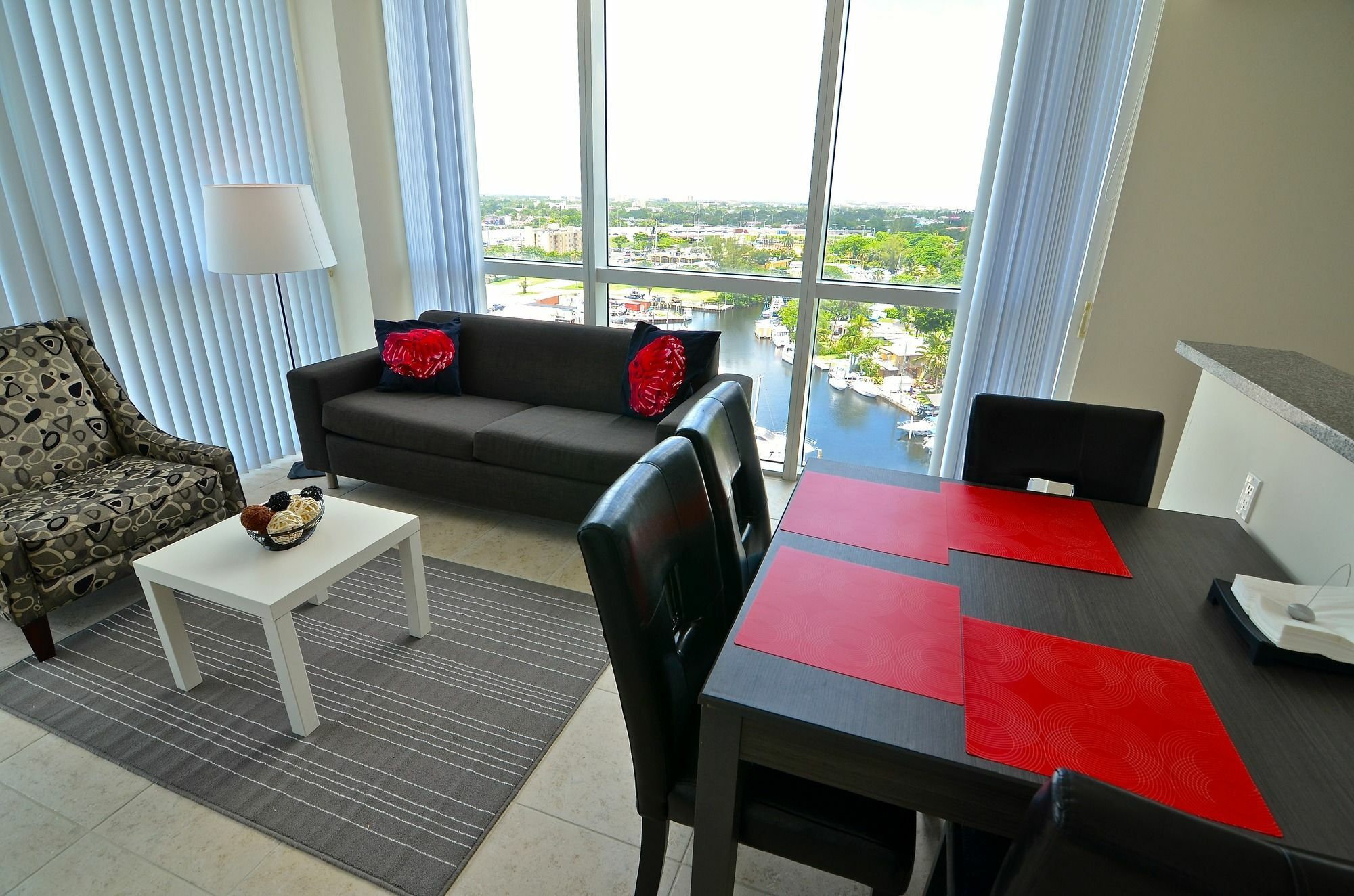 Riviera Luxury Living At River Oaks Marina And Tower ميامي المظهر الخارجي الصورة
